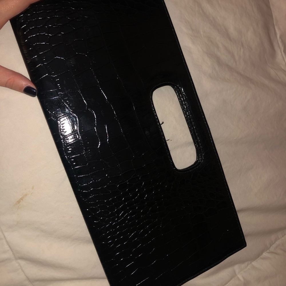 Black clutch